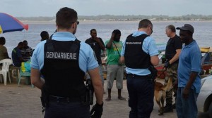 2Gendamerie vernietigt eigendommen  van Surinamers te Mata Tabiki