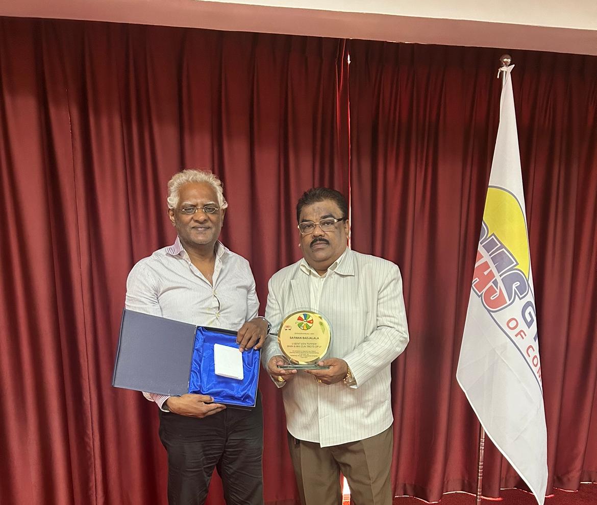 Ondernemer Sarwankoemar Badjalala krijgt SIMUD award